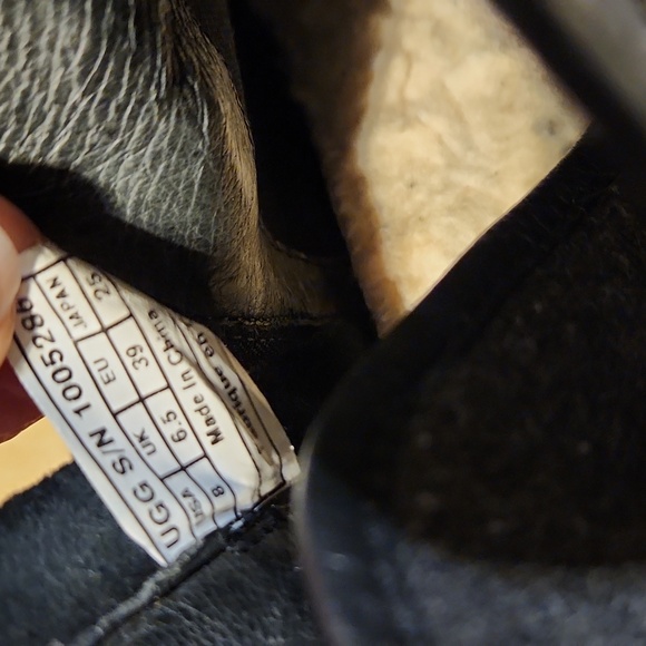 UGG Emalie waterproof wedge ankle bootie, black, size 8 - Picture 9 of 12